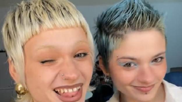 RMF Extra: Bliźniaczki rozdzielone po porodzie i sprzedane. Odnalazły się dzięki... TikTokowi 