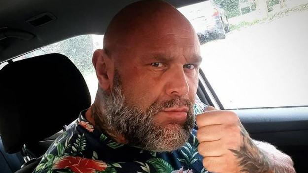 RMF Extra: Artur "Waluś" Walczak w krytycznym stanie po nokaucie. Prokuratura bada sprawę wypadku