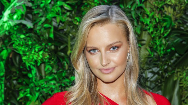 RMF Extra: Roznegliżowana Karolina Pisarek wyłania się z wody! Na wakacjach zaskoczyła ją niespodzianka [FOTO]