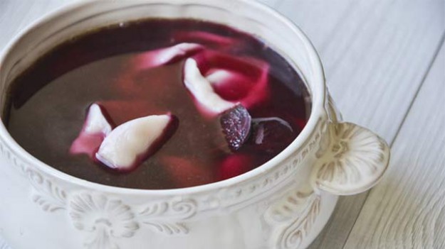 RMF Extra: Barszcz czerwony z uszkami: wigilijne danie obowiązkowe 