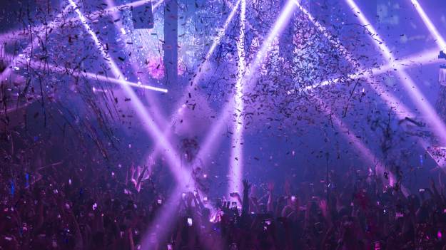 RMF Extra: Rząd wycofuje część obostrzeń i wprowadza zmiany w rozporządzeniu. Co z Sylwestrem?