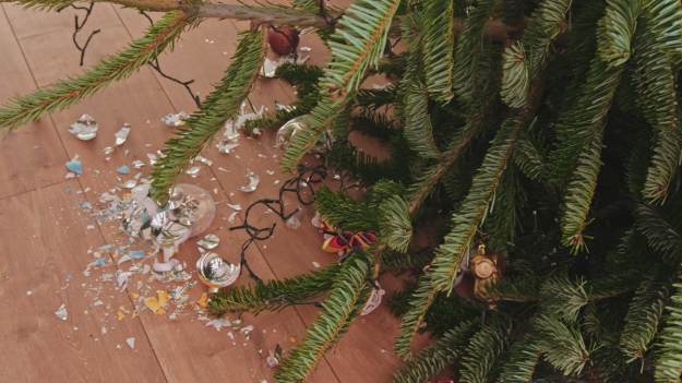 Gdzie wyrzucić zepsute ozdoby choinkowe? Łatwo..