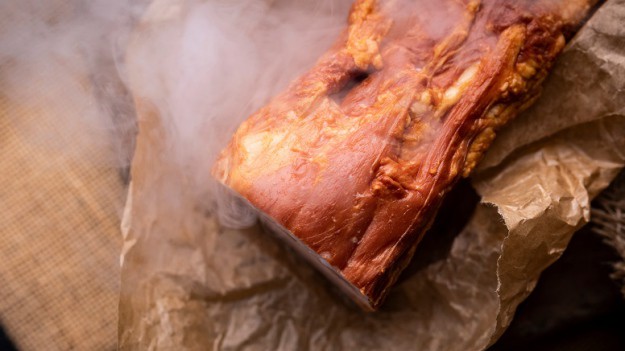 RMF Extra: GIS ostrzega: Bakterie w boczku wędzonym! 