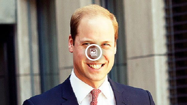 RMF Extra: Książę William na zdjęciu z półnagim rugbystą. "Kiedy wpadasz na imprezę zbyt wystrojony"