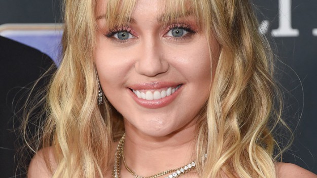 RMF Extra: Miley Cyrus nago! Wokalistka w obiektywie nowej miłości