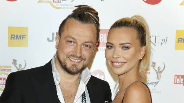 RMF Extra: Sandra Kubicka dzieli się swoim szczęściem. "Co za piękna niespodzianka". Fani gratulują Baronowi [FOTO]