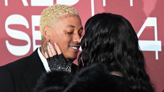 RMF Extra: Cher obcałowuje na ściance swojego młodszego o 40 lat chłopaka. Mamy zdjęcia!