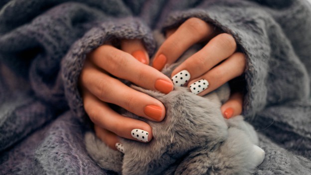 RMF Extra: Jesienne inspiracje na paznokcie. Sprawdź top 5 doskonałych propozycji!