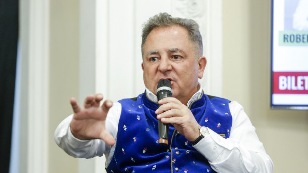 RMF Extra: Robert Makłowicz uczy, jak... gotować parówki! Wielu z nas robi to źle!