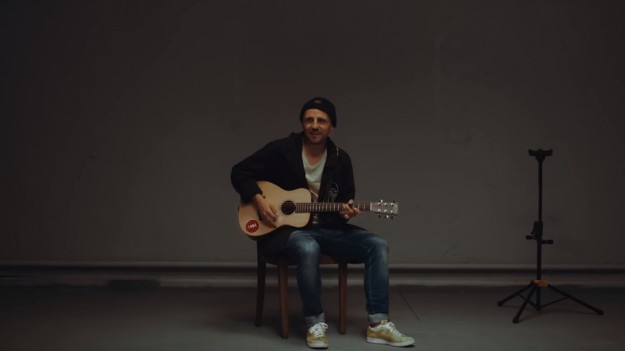 RMF Extra: Hit Pawła Domagały "Weź nie pytaj" po angielsku. Czy w takiej wersji podbije zagranicę?