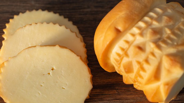 RMF Extra: GIS ostrzega. Groźne bakterie w serku góralskim. Sprawdź szczegóły!