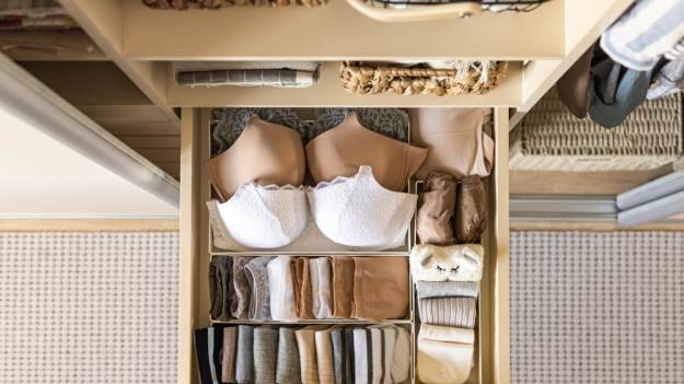 RMF Extra: Polacy nie wiedzą, co zrobić ze zużytą bielizną? Większość wyrzuca ją do zmieszanych