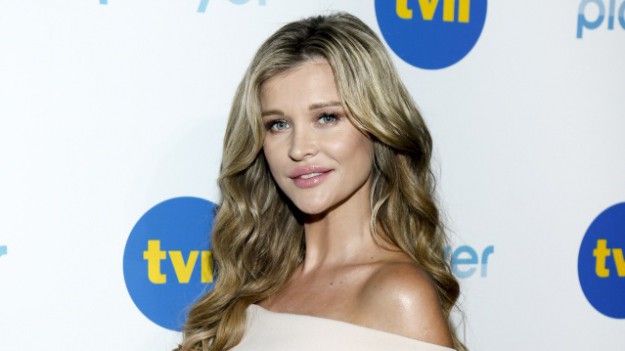RMF Extra: Joanna Krupa pokazała zdjęcie sprzed lat. Modelka kusi głębokim dekoltem [ZDJĘCIE]