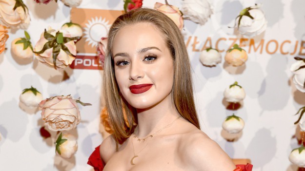 RMF Extra: Wiktoria Gąsiewska bez stanika. Młoda aktorka pochwaliła się odważną sesją