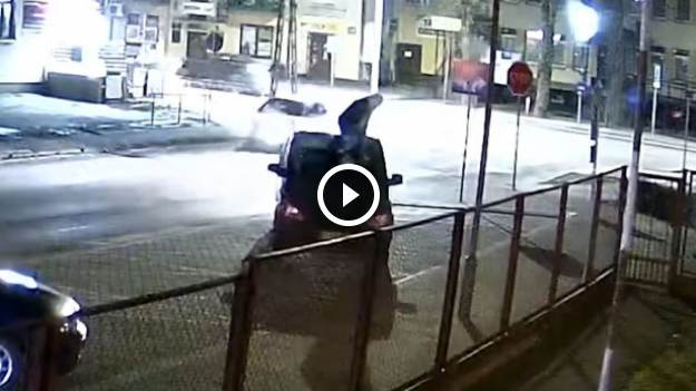 RMF Extra: Jechał busem z intruzem na dachu. Zawiózł go wprost na policję [WIDEO]