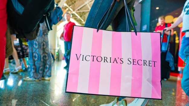 RMF Extra: Victoria's Secret w Rossmannie! Do wyboru kosmetyczki, portfele i torby