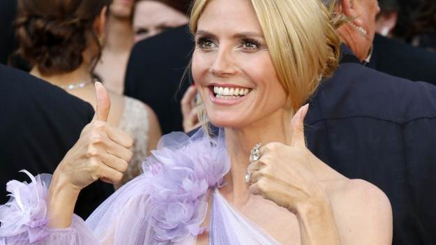 RMF Extra: Odważna stylizacja tańczącej Heidi Klum podzieliła internautów. "Tańczysz jak kura w klatce" [WIDEO]