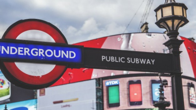 RMF Extra: Londyńskie metro miejscami jest tak głośne, jak koncert rockowy - może uszkodzić słuch!