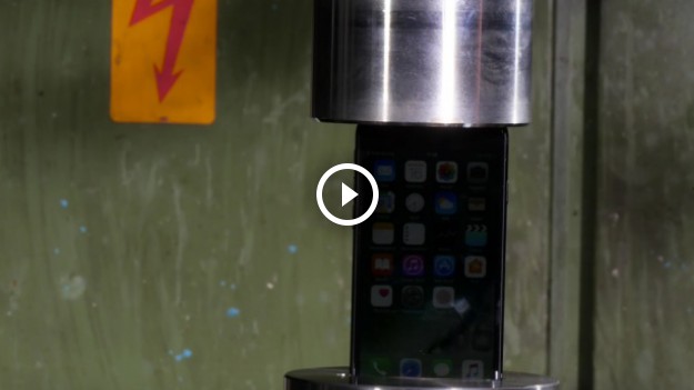 RMF Extra: iPhone 7 kontra prasa hydrauliczna!