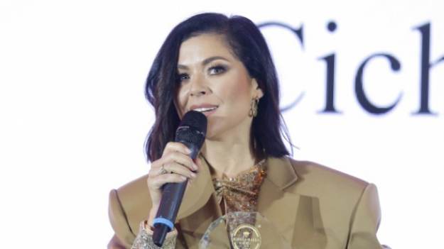 RMF Extra: Katarzyna Cichopek bez filmowego makijażu. Tak prezentuje się w kusej halce! [ZDJĘCIE]