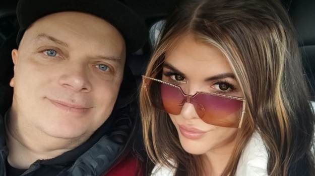 RMF Extra: Dziewczyna Krzysztofa Skiby przygotowuje się do ślubu. Karolina Kempińska pokazała próbny makijaż [FOTO]