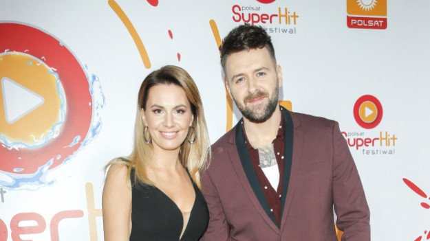 RMF Extra: Agnieszka Hyży z synkiem i mężem w wyjątkowej sesji. Zdradziła, dlaczego tak długo ukrywała ciążę [FOTO]