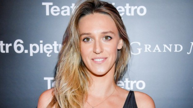 RMF Extra: Aleksandra Żebrowska odważnie odsłania pośladki. Do sieci trafiło zdjęcie w kuchennym fartuchu