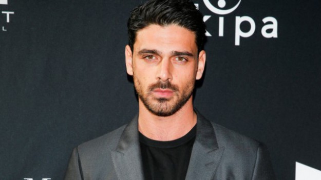 RMF Extra: Michele Morrone gwiazdą najnowszej kampanii marki Guess! Zmysłowe kadry zachwyciły internautów na całym świecie 