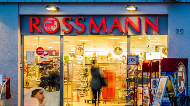 RMF Extra: -55% znowu w Rossmannie. Od kiedy do kiedy? Na jakie kosmetyki będzie obowiązywać? Zasady promocji