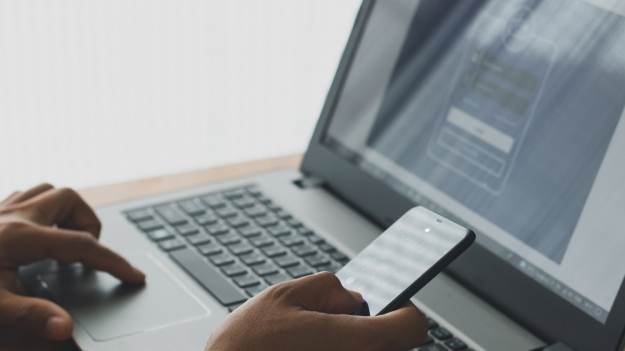 RMF Extra: Kolejne oszustwo SMS! Kliknięcie w link może spowodować utratę oszczędności