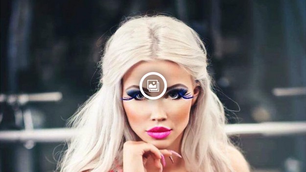 RMF Extra: Czechy mają swoją żywą Barbie! Ma 18 lat, a jej rodzice płacą za operacje