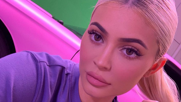 RMF Extra: Kylie Jenner pokazała swoją choinkę. Króluje złoto!