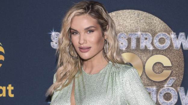 RMF Extra: Karolina Gilon topless na Zanzibarze. Modelka odsłoniła ciało pokryte tatuażami [ZDJĘCIA]