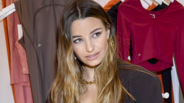 RMF Extra: Julia Wieniawa rozpala zmysły. Pod strój nie założyła biustonosza. Tak pozowała do najnowszej sesji foto! 