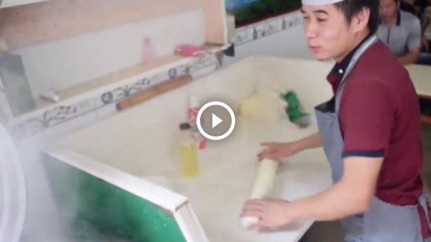 RMF Extra: Wiecie jak powstaje chiński makaron? To się zdziwicie! 