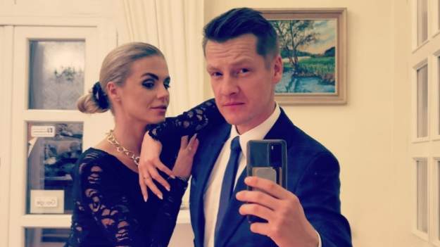 RMF Extra: Żona Marcina Mroczka w stroju kąpielowym z głębokim dekoltem. Marlena Muranowicz zachwyca na nowych zdjęciach