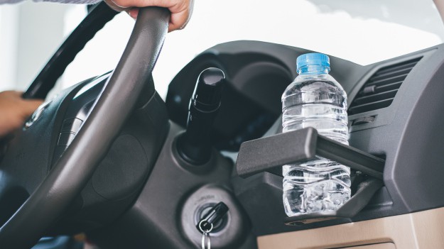 RMF Extra: W upały nigdy nie zostawiaj tych rzeczy w samochodzie. Są niebezpieczne