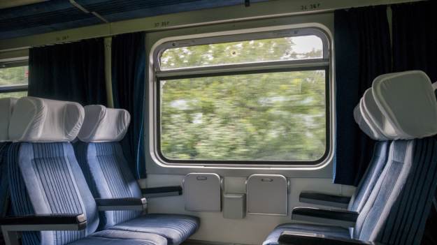 RMF Extra: Wsiadł do pociągu i szybko zrobił zdjęcie. Internauci są oburzeni tym widokiem [FOTO]