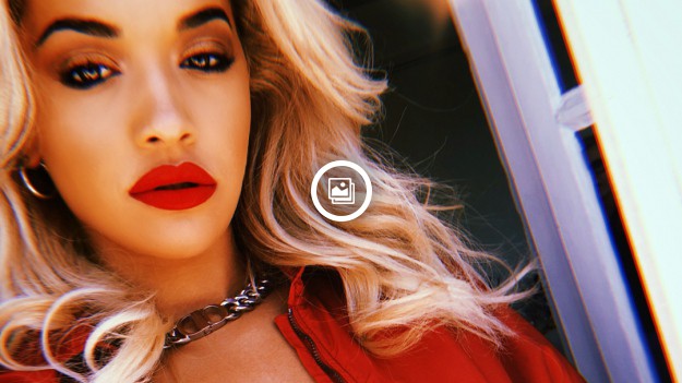 RMF Extra: Rita Ora je chipsy. Do przekąski zdjęła stanik