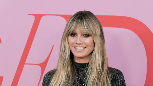 RMF Extra: Heidi Klum odważnie. 50-letnia supermodelka odsłoniła biust na ściance [FOTO] 