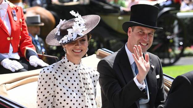 RMF Extra: Książę William skończył 40 lat. Mamy jego archiwalne zdjęcia z młodości! [FOTO]