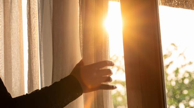 RMF Extra: Śpisz przy otwartym oknie? Naukowcy sprawdzili, czy to zdrowe 