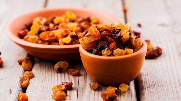 RMF Extra: GIS ostrzega przed rodzynkami marki Bakallino. Dwutlenek siarki w trzech partiach produktu 