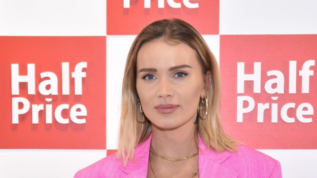 RMF Extra: Naturalna Maffashion pręży ciało w zmysłowej sesji zdjęciowej. Influencerka odważnie odsłania wdzięki, pozując w skąpym bikini [FOTO]