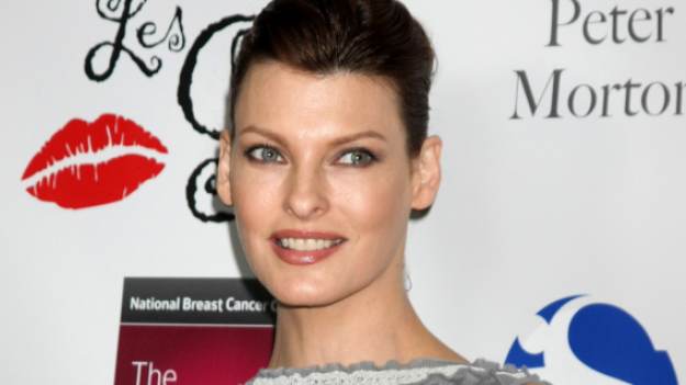 RMF Extra: Linda Evangelista ofiarą nieudanego zabiegu. Modelka chciała poprawić figurę, wyszło odwrotnie [FOTO]