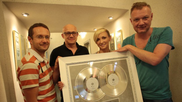 RMF Extra: Ania Wyszkoni: Dzięki za dźwięki. Zobacz najnowszy teledysk wokalistki