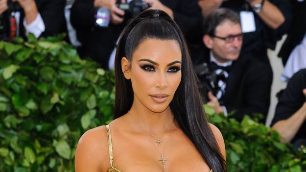 RMF Extra: Kim Kardashian pluska się w wodzie w skąpym bikini. "Matka Natura" [FOTO]