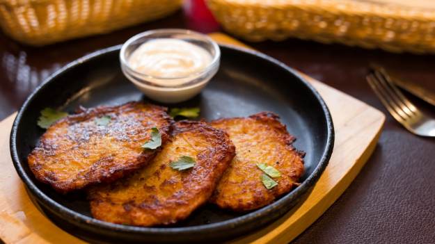 RMF Extra:  Na czym smażyć placki ziemniaczane? Sekret chrupiącej i złocistej skórki