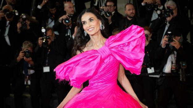Demi Moore skrada show w Cannes w kreacji z..