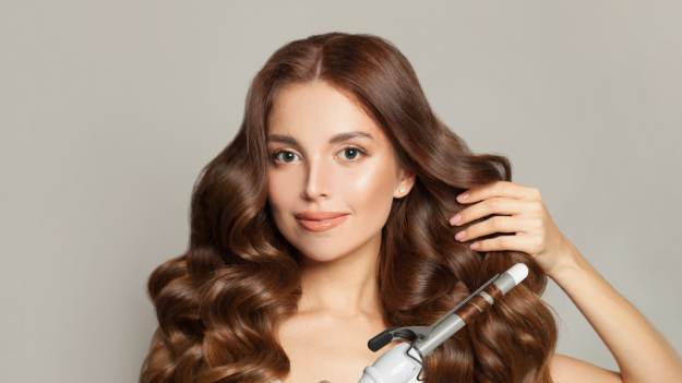 RMF Extra: Studniówkowy „game changer”. Tak za darmo zrobisz loki jak od najdroższego fryzjera